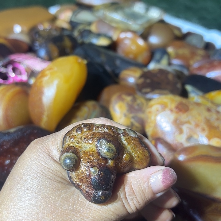 碎***弦石材马达加斯加瑞兽摆件