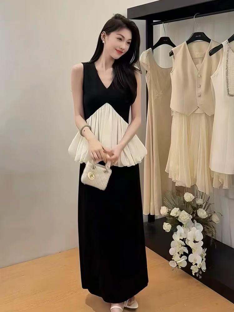X128905-2025新款法式V龄拼接花苞无袖上衣+半身裙套装时尚两件套