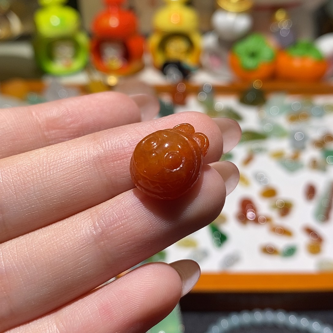 翡翠未镶嵌颈饰兔兔