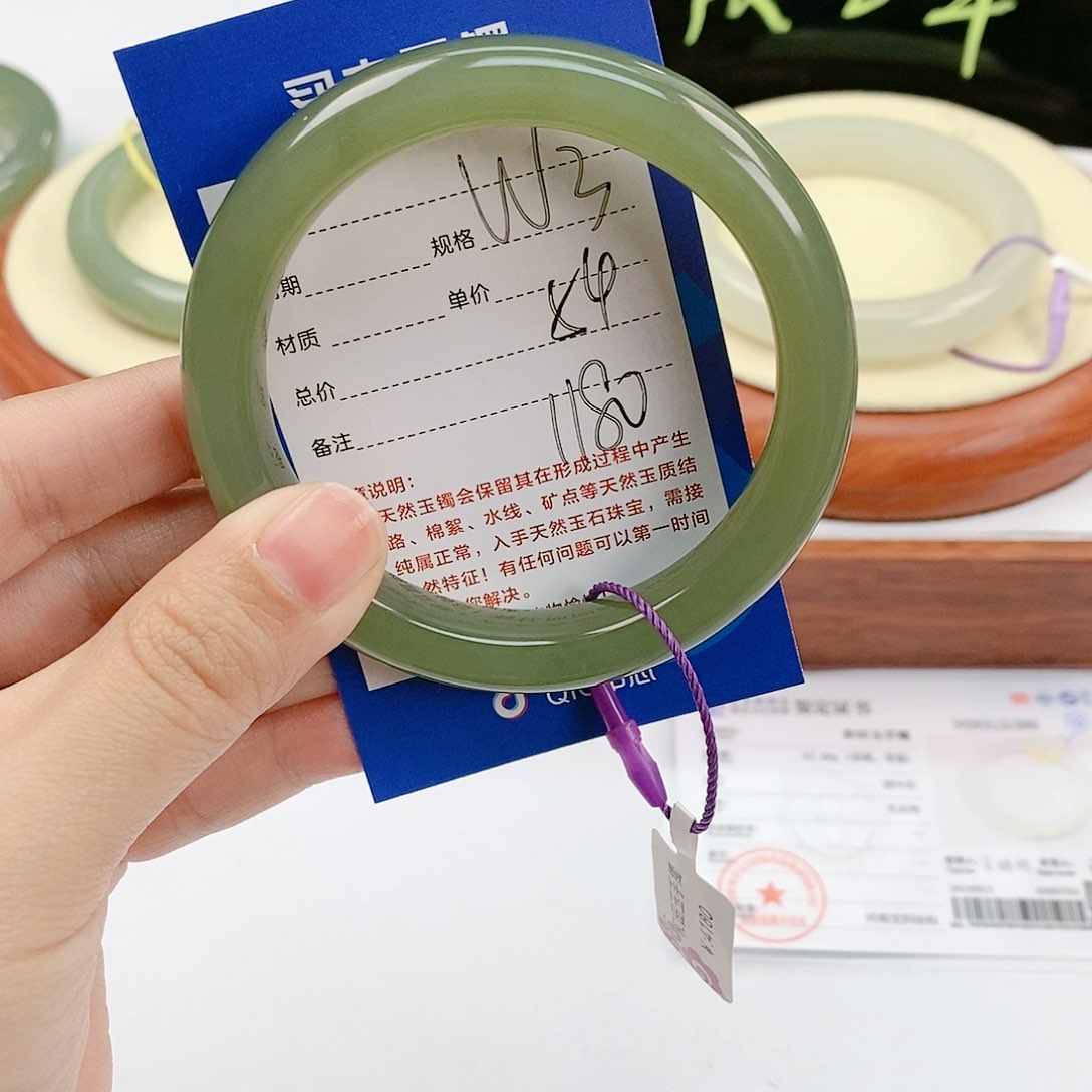 和田玉手镯未镶嵌