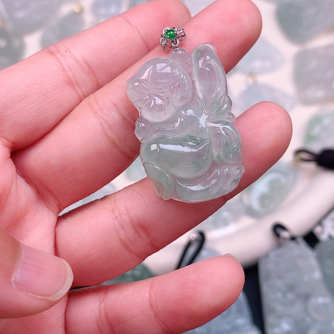 翡翠颈饰18K金镶嵌冰胶飘绿仙子