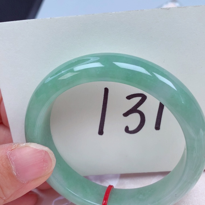 翡翠手镯未镶嵌翡翠