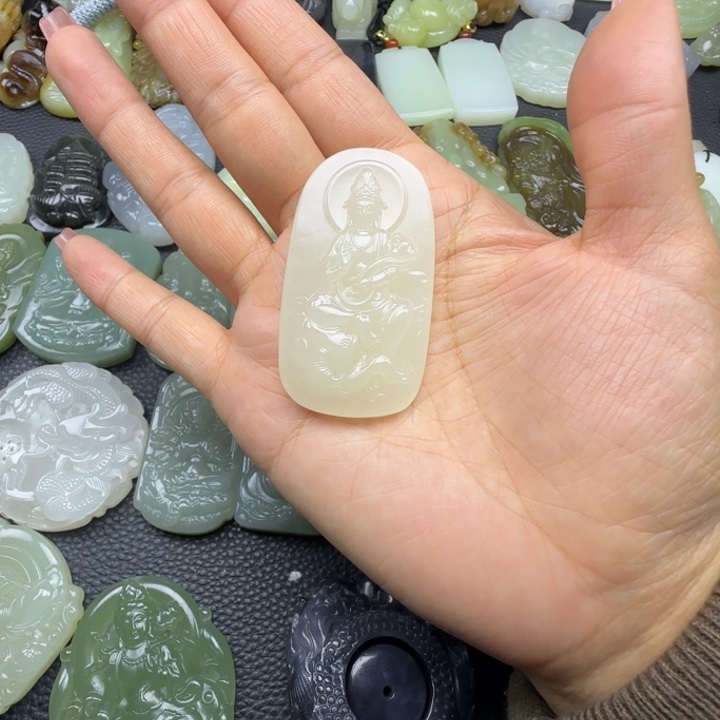 菩***心和田玉未镶嵌珠宝奇石