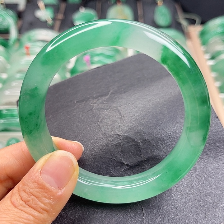 未镶嵌手镯石英质玉