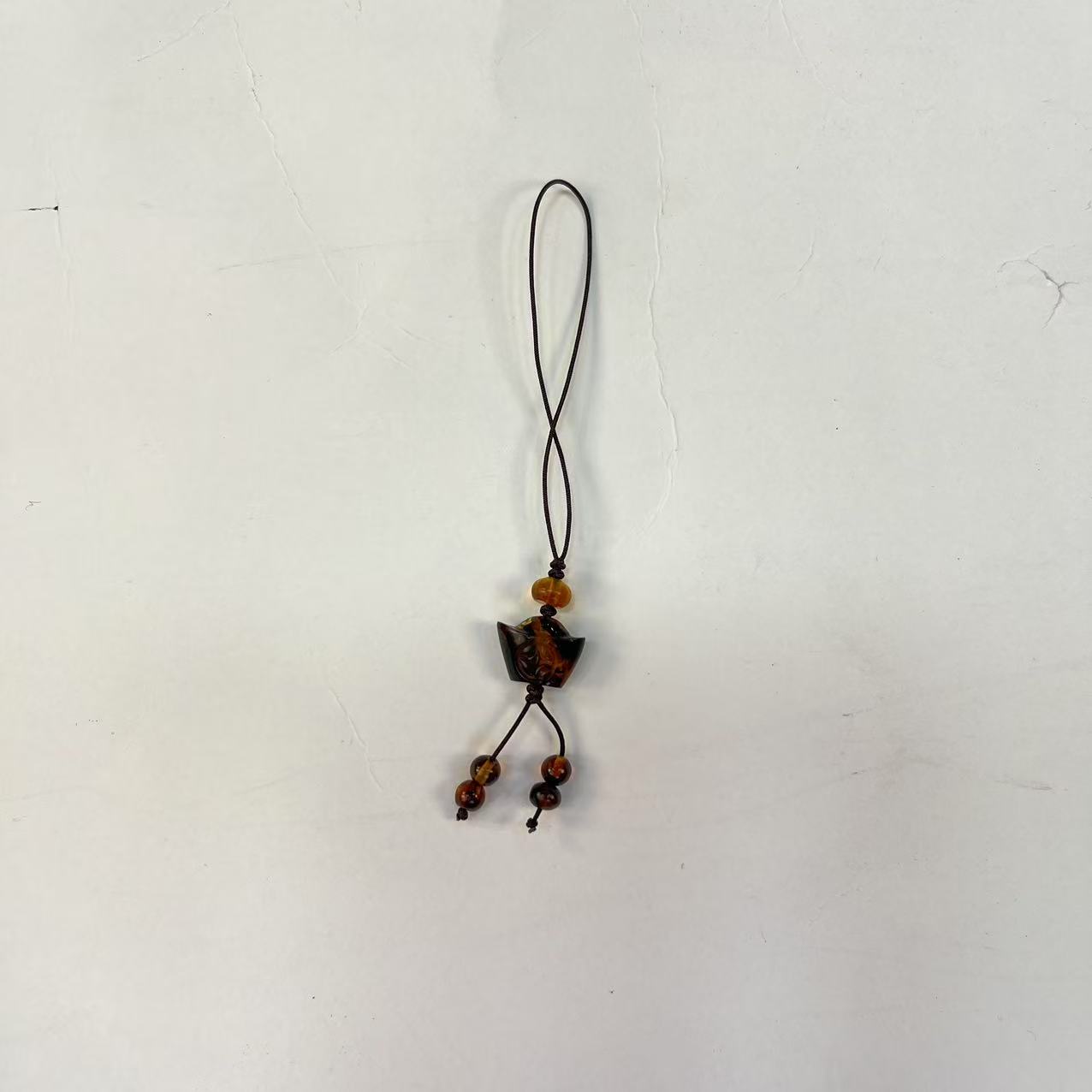 抚顺琥珀手机链百搭百配单带叠搭多样性发货