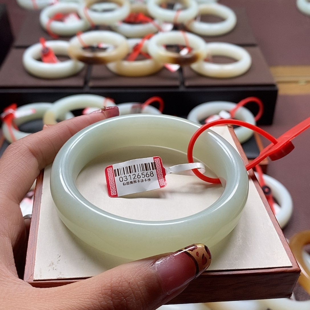 和田玉手镯未镶嵌新*方