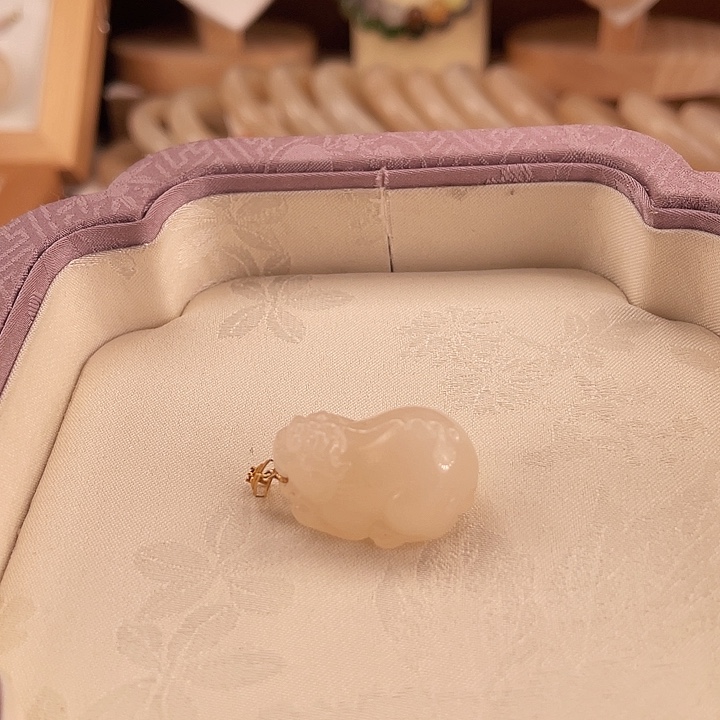 和田玉吊坠(不含链)18K金镶嵌