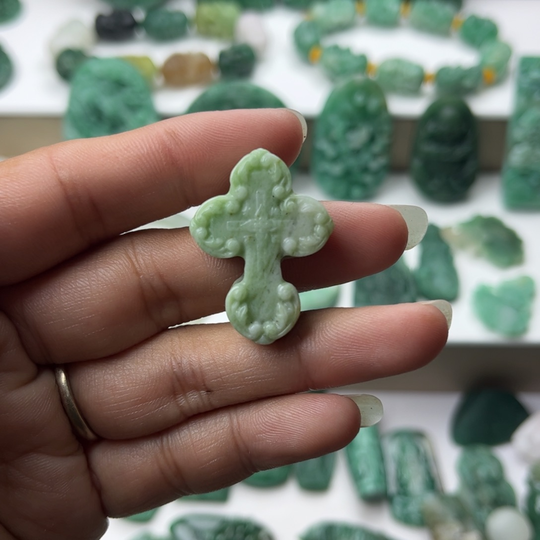 独山玉未镶嵌挂件