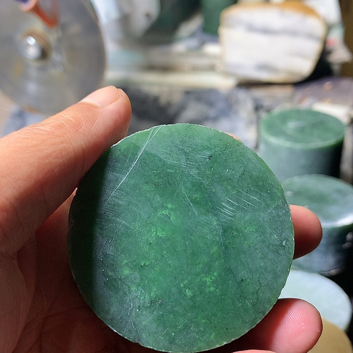 颈饰未镶嵌和田玉（糖玉）