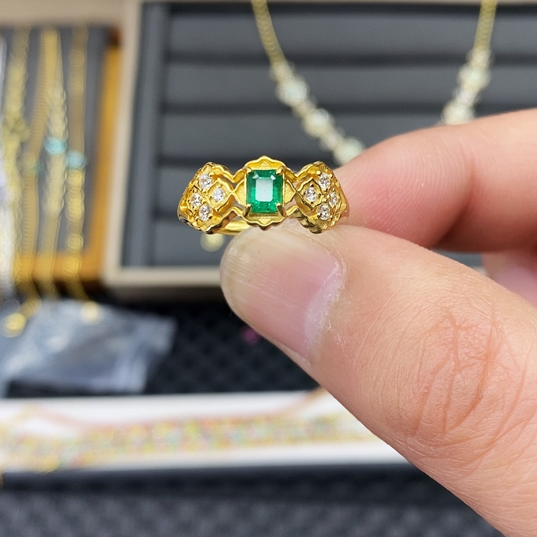 银S925镶嵌戒指祖母绿