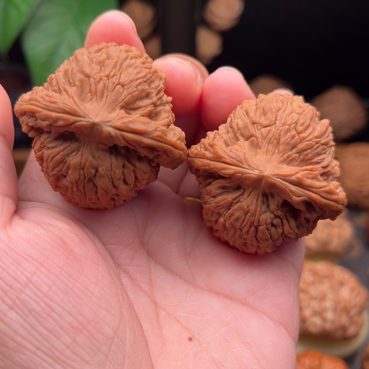 文玩核桃把件粗愣球疆全品