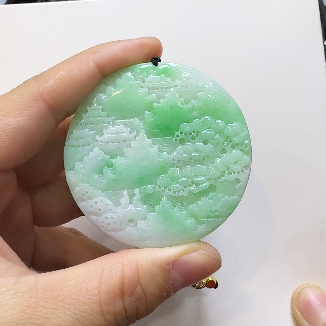 翡翠颈饰未镶嵌风*翼山水牌