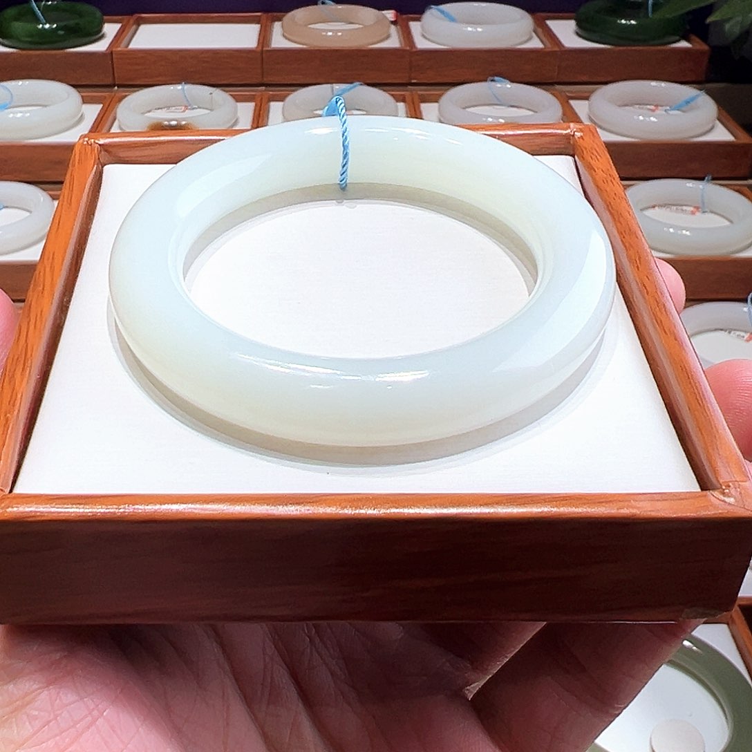 和田玉手镯56.57未镶嵌