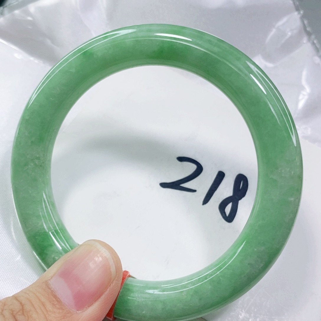 翡翠手镯未镶嵌56圈口圆条