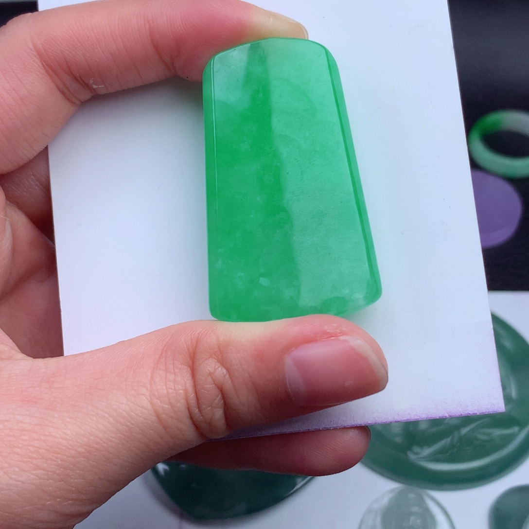 天然的缅料a货吊坠挂件