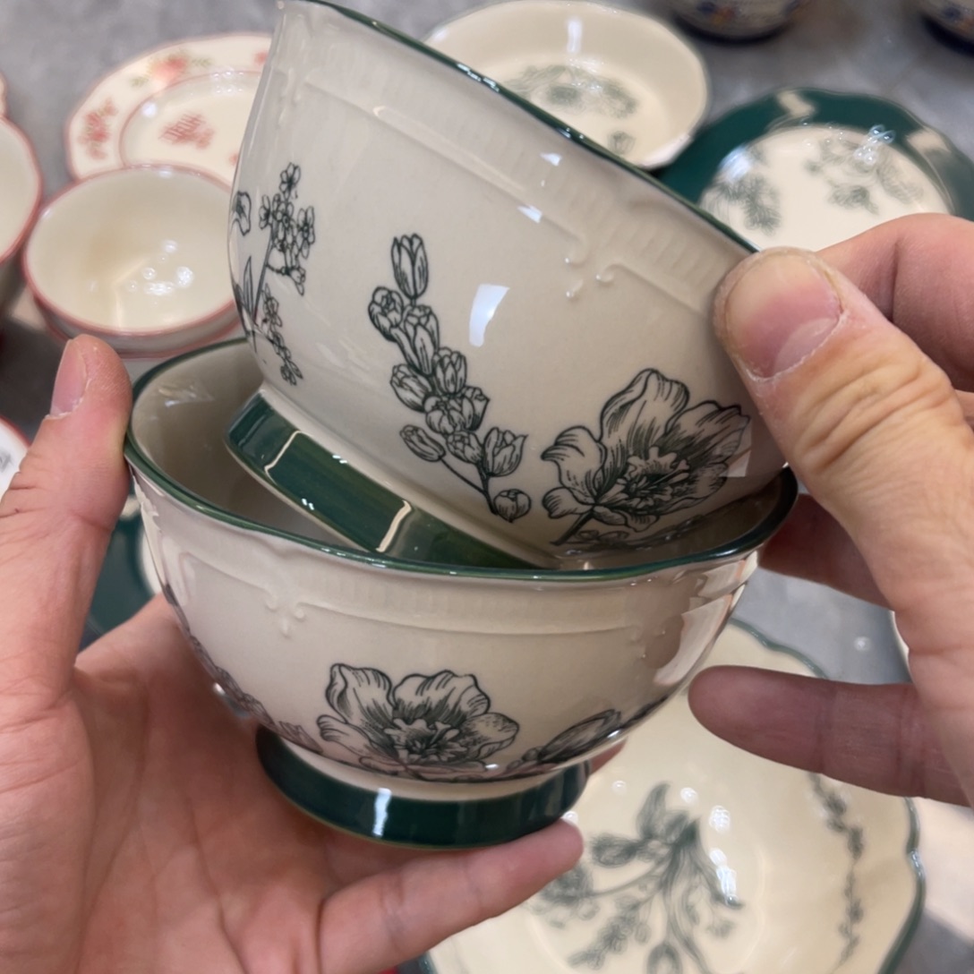 陶瓷微瑕餐具介意勿拍，满18飞！m