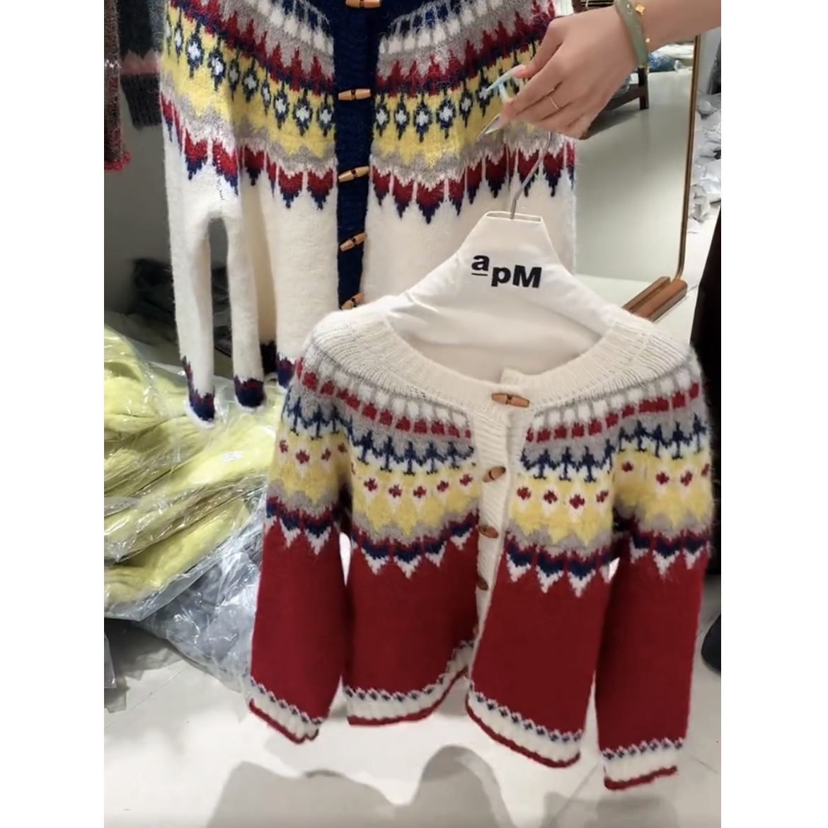 新疆包邮【c723】费尔岛木扣针织开衫-衣长60