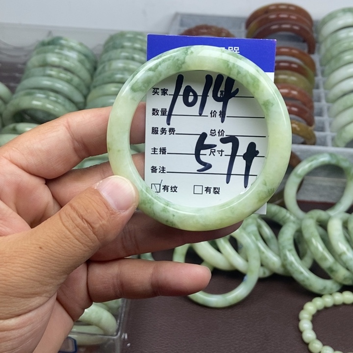 蛇纹石玉手镯未镶嵌