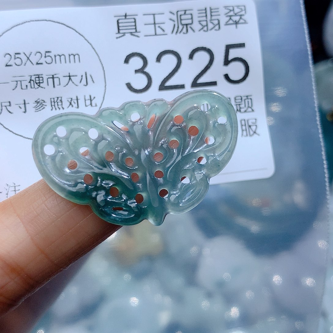 翡翠颈饰未镶嵌3225。
