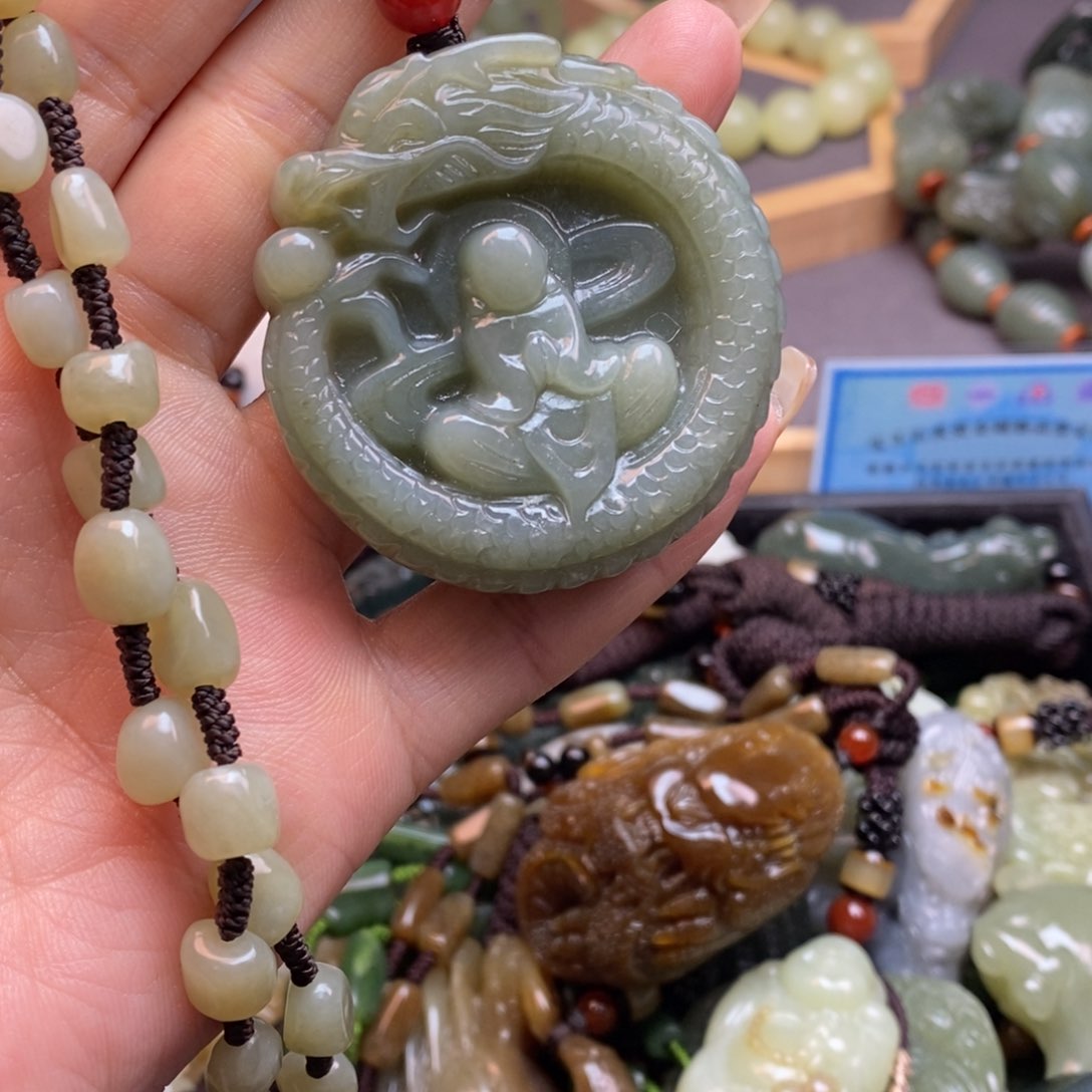 和田玉颈饰未镶嵌