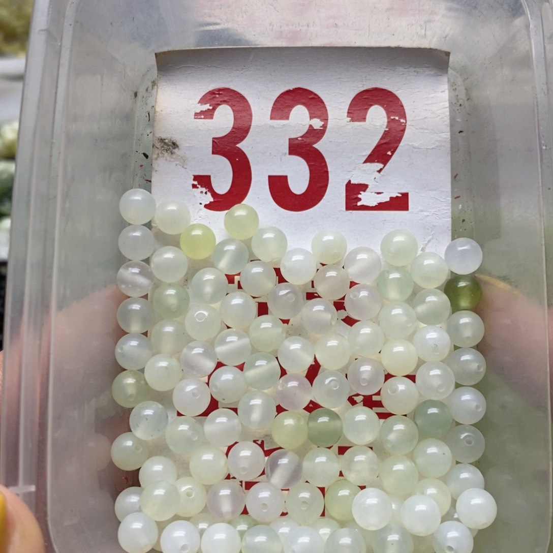 透闪石-蛇纹石玉未镶嵌挂坠