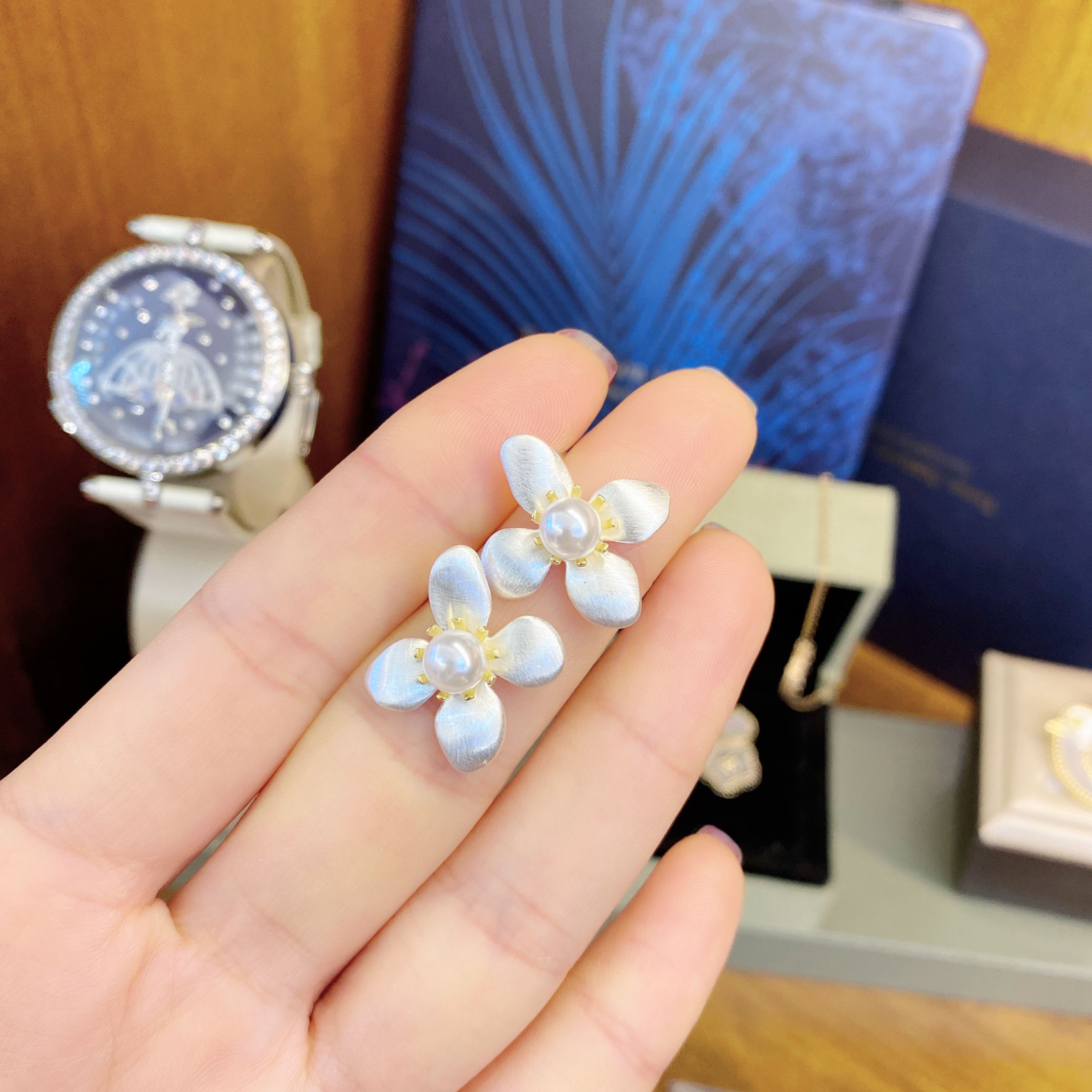 925银合成锆石耳饰 黑标K精致栀子花百搭时尚耳钉dois12