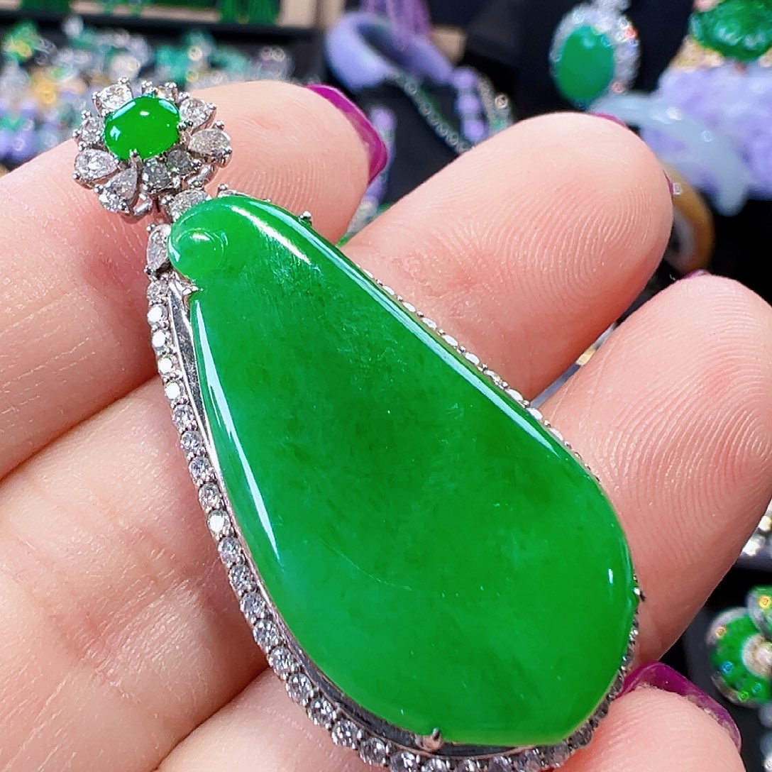 翡翠颈饰18K金镶嵌签收后24小时鉴赏期