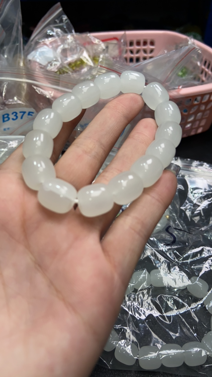B  75 老型脂白手串