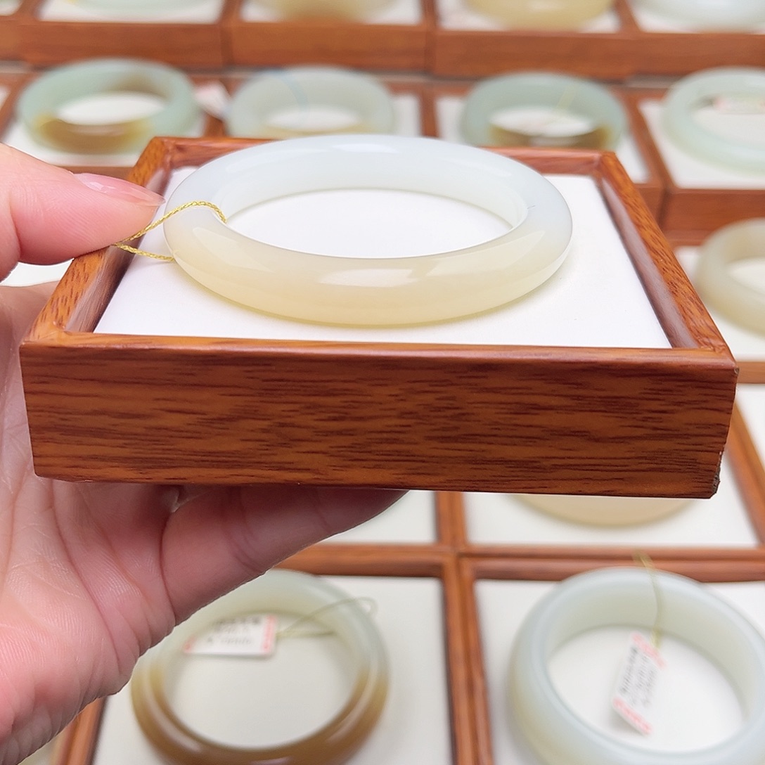 和田玉手镯未镶嵌53