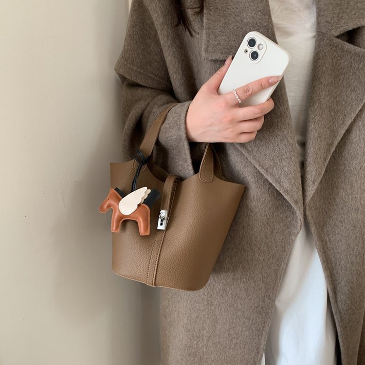 复古手提菜篮子包包女秋冬2025新款潮时尚韩国水桶包高级感斜挎包