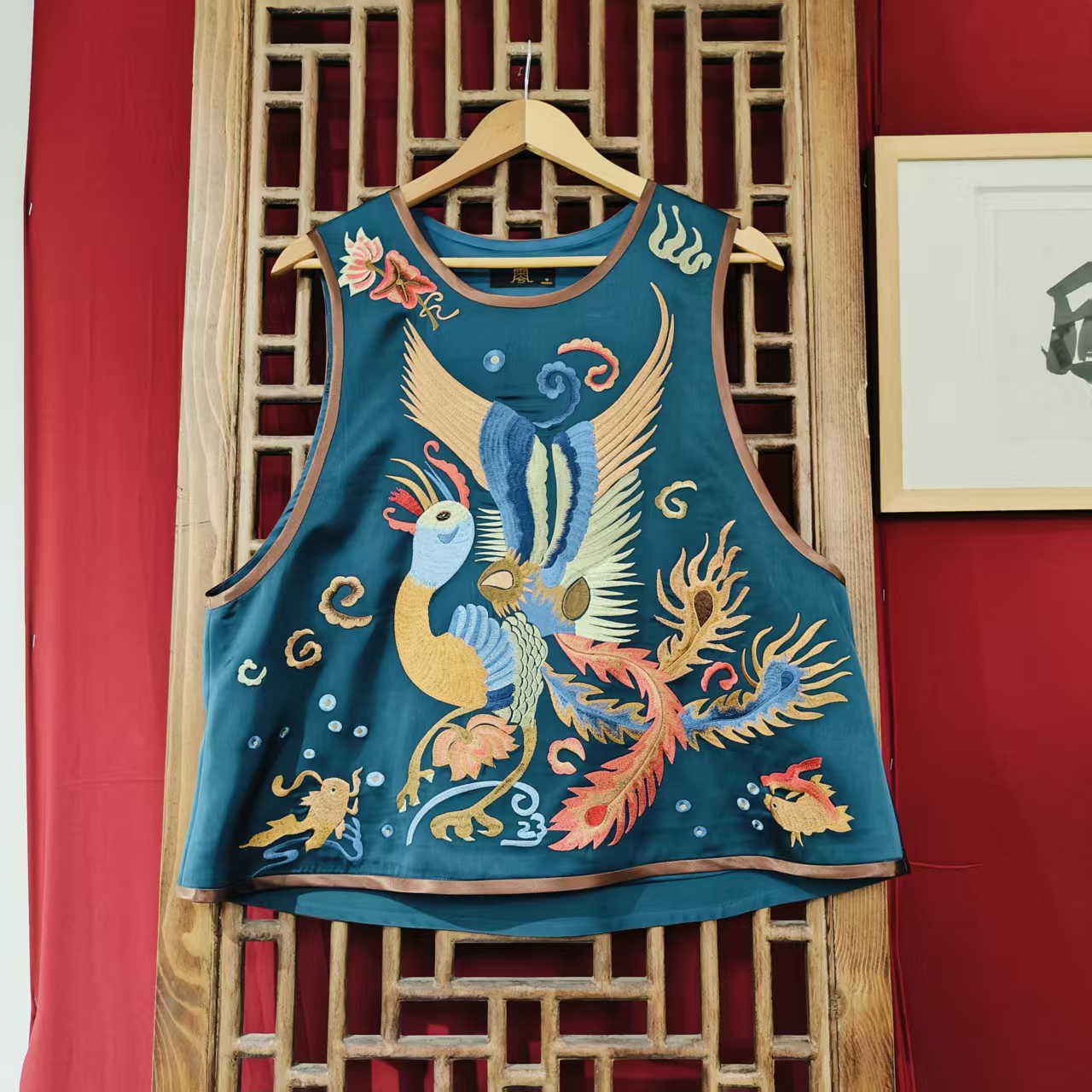 （LS317-27）凤徕兮私人定制蓝色光板底蓝色彩凤刺绣圆领马甲