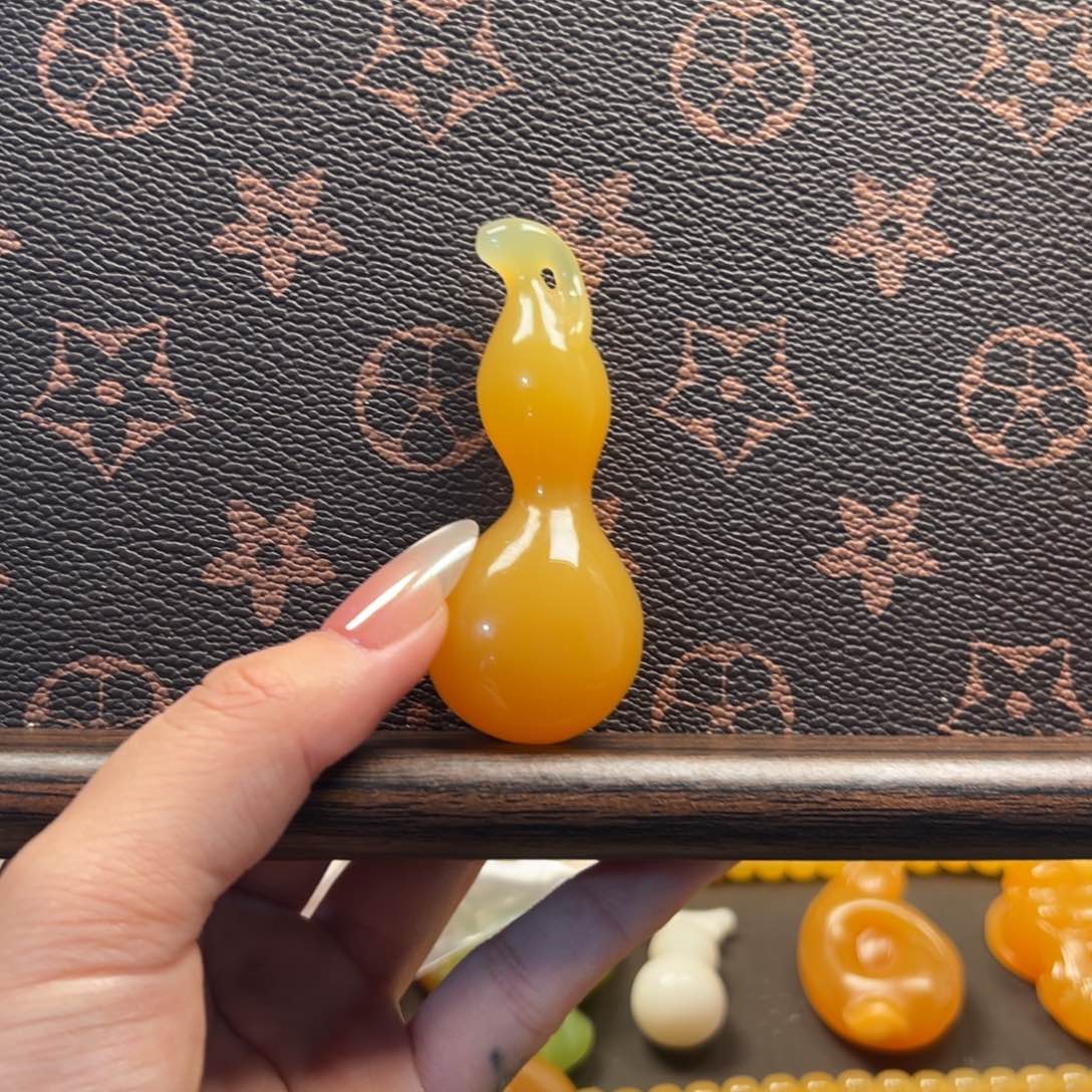 巅***&石英质玉（缅黄）吊坠未镶嵌