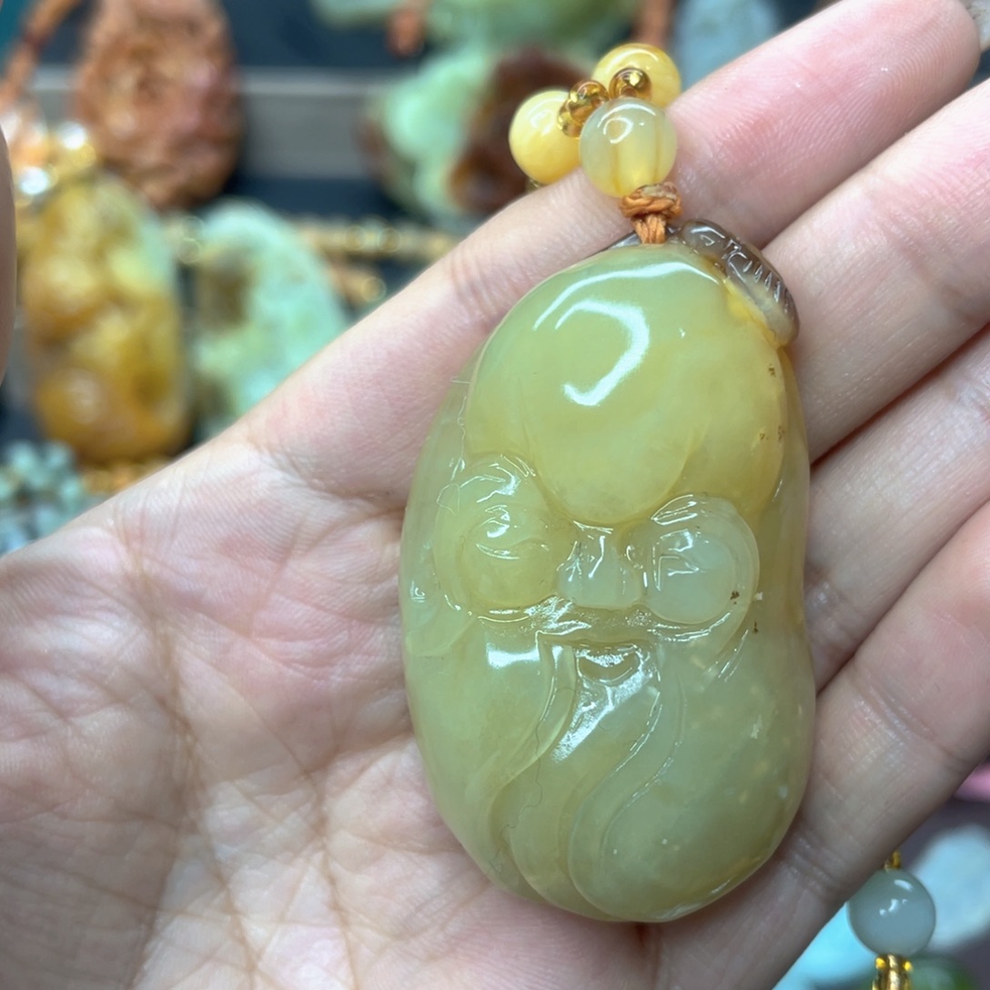 蛇纹石玉颈饰未镶嵌