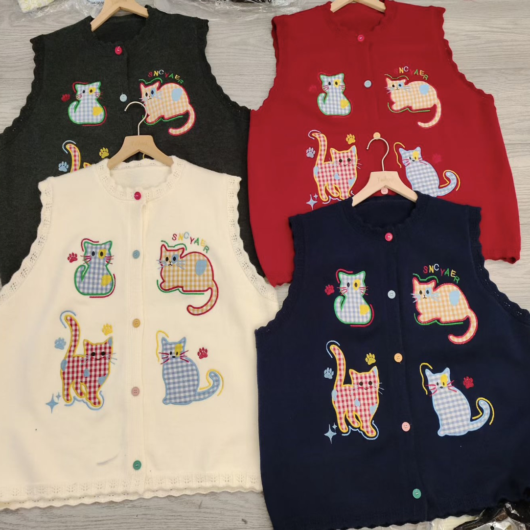 秋冬新款韩系卡通刺绣针织马甲大码女装胖mm百搭娃娃领衬衫女外穿