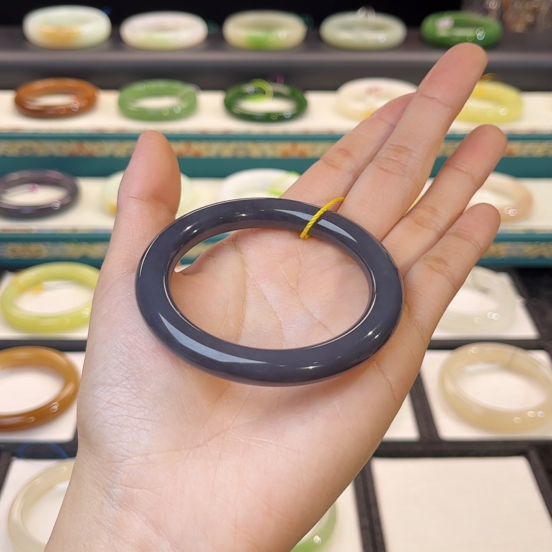 和田玉手镯未镶嵌浓紫色 美人条