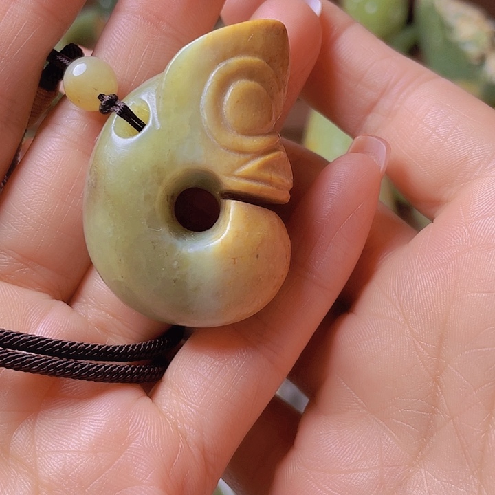 未镶嵌手串岫岩河磨玉（透闪石质玉）朝**拾