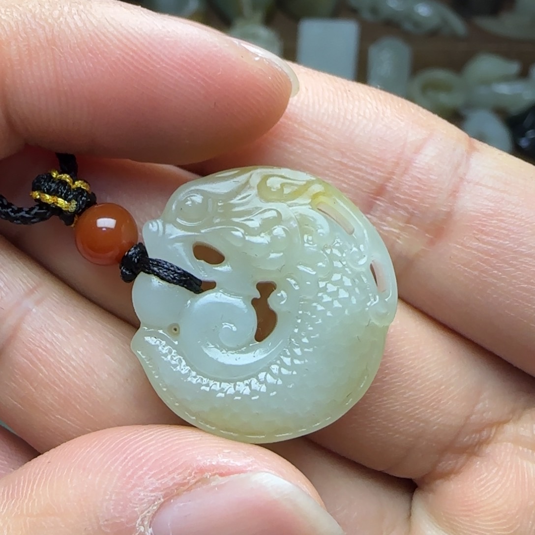 和田玉挂件未镶嵌鱼化龙