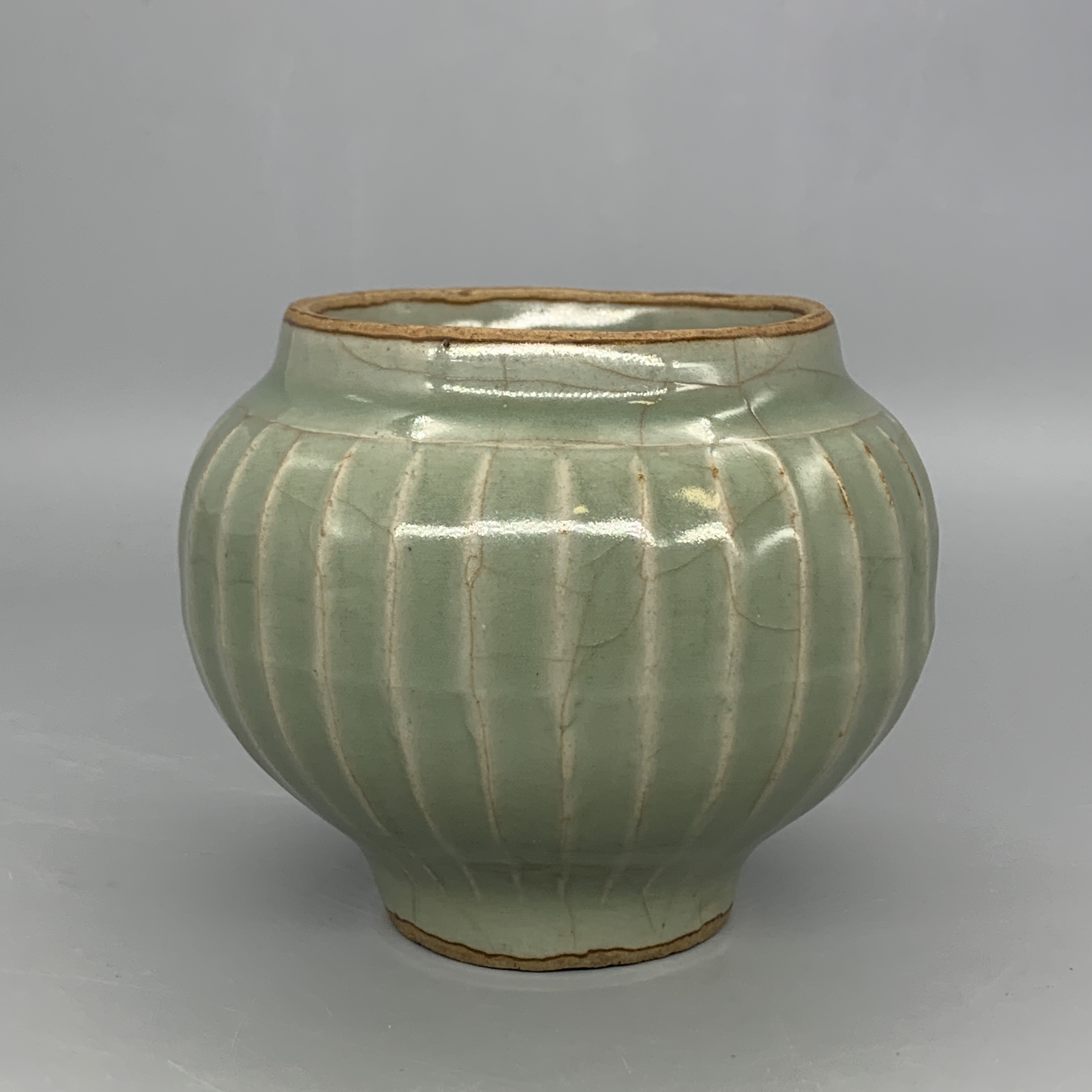 42412137*元龙泉窑青瓷线条罐/瓷器四/江苏省文物总店