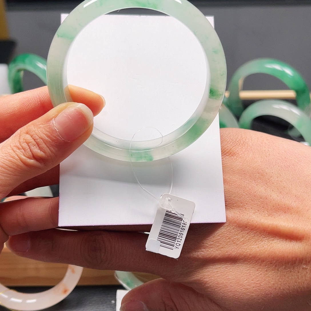 石英质玉手镯未镶嵌55-56