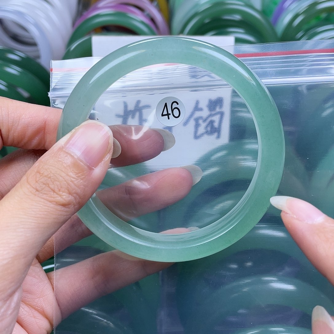【闪购商品】未镶嵌手镯石英岩玉5859