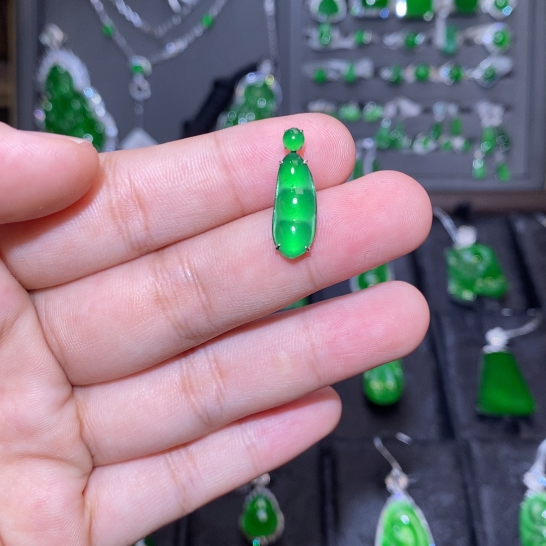 翡翠18K金镶嵌颈饰天然翡翠