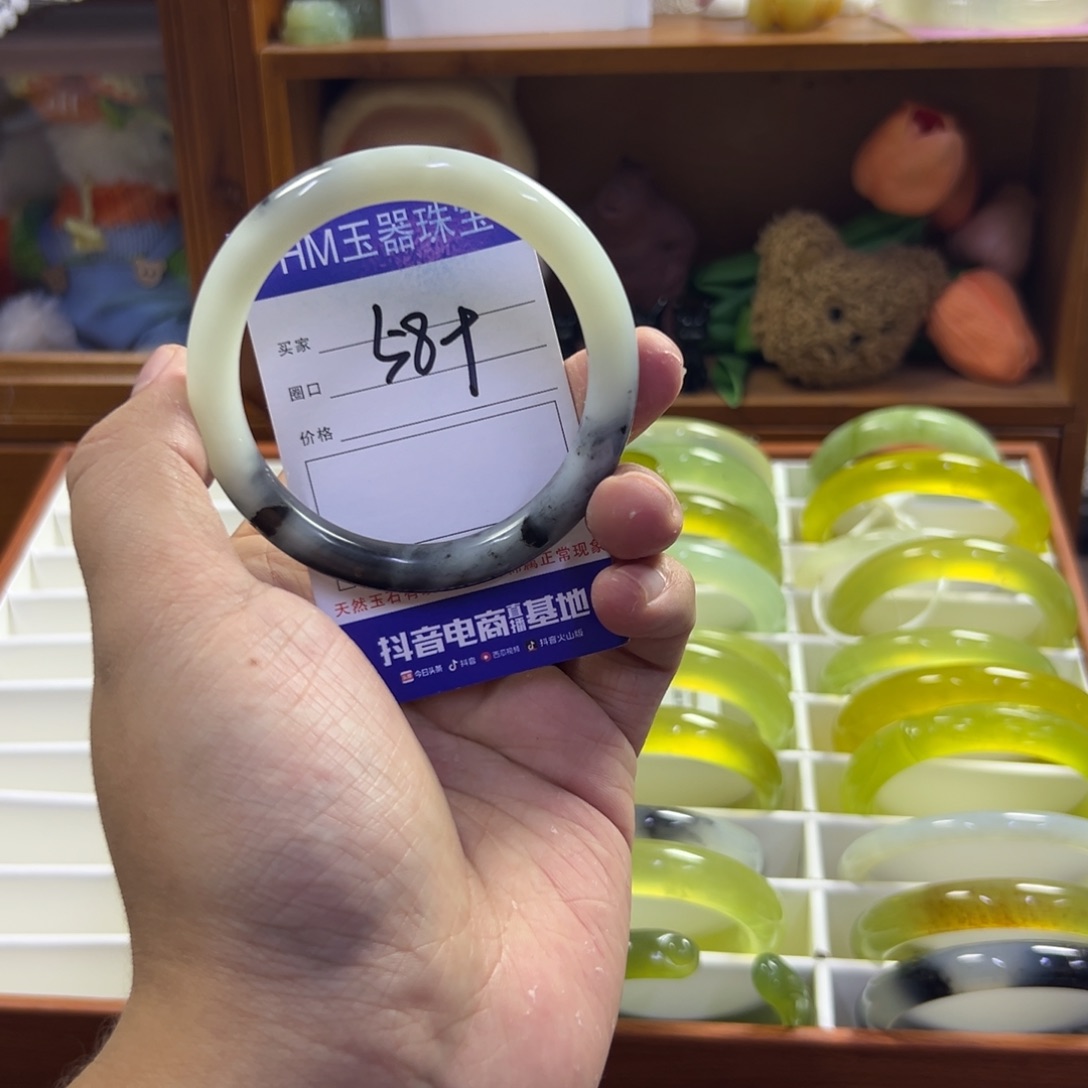 蛇纹石玉未镶嵌手镯471