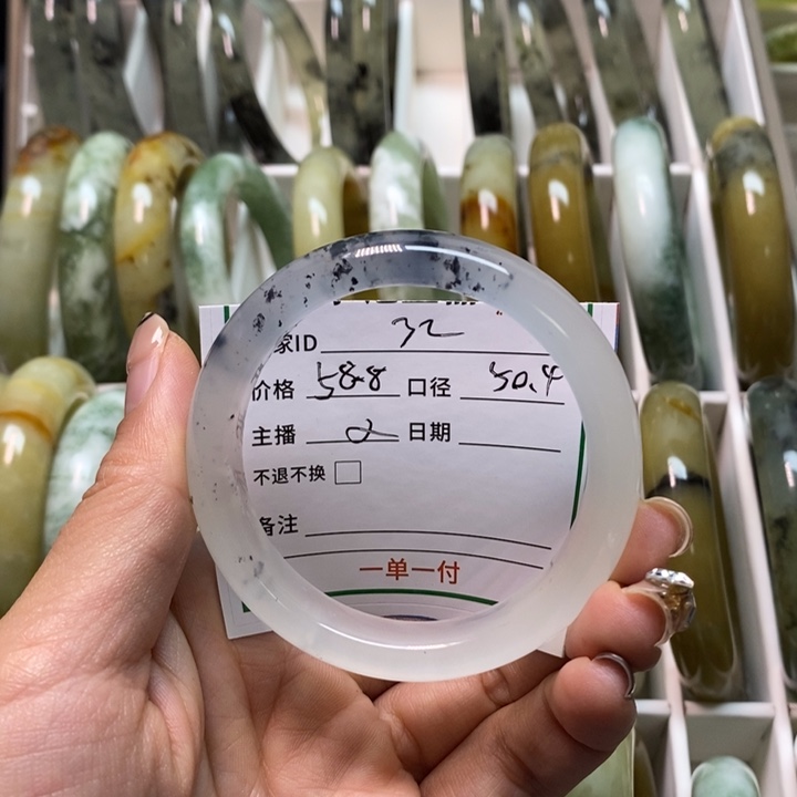 与***书蛇纹石玉未镶嵌手镯