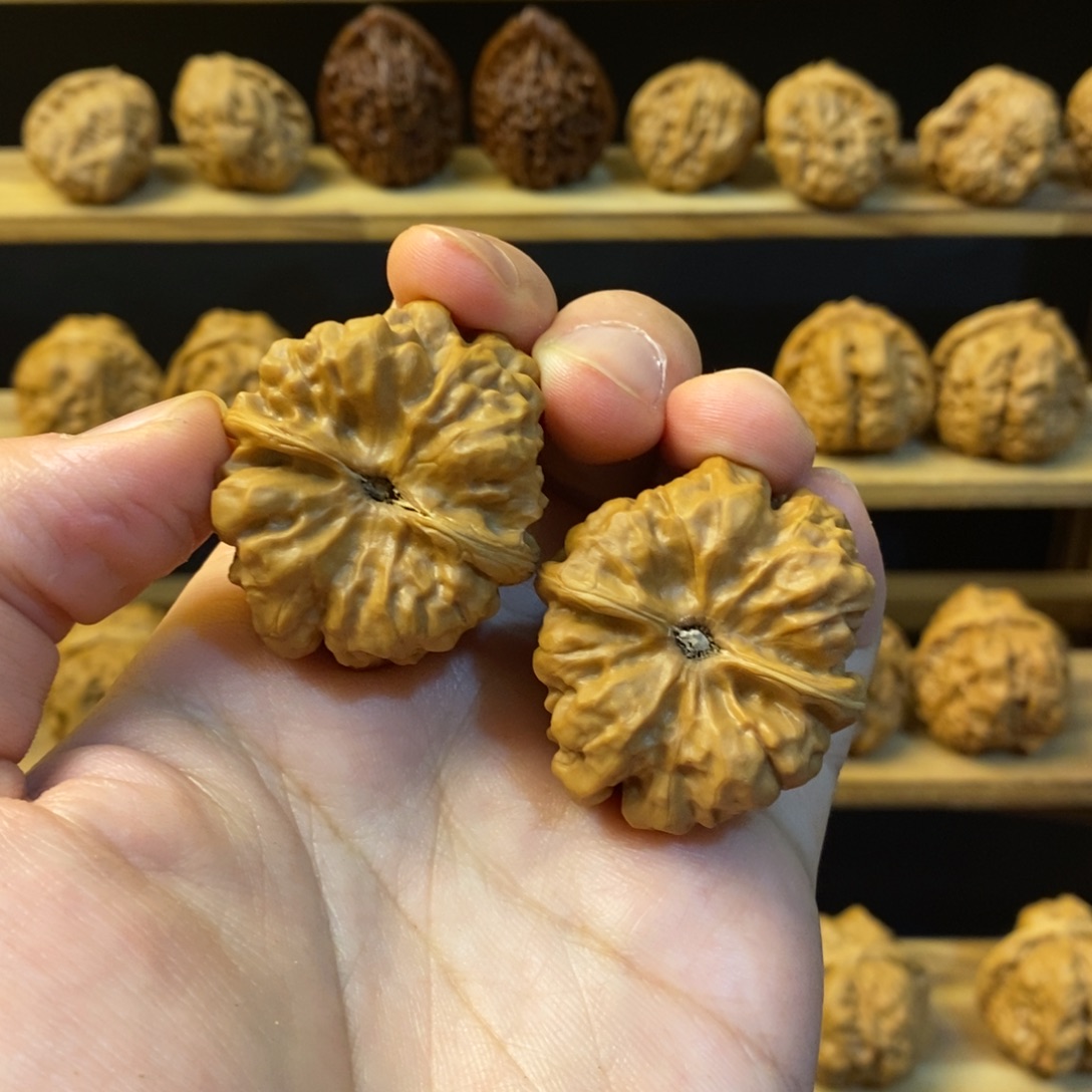 权***见桃核吊坠蛤蟆头36.5