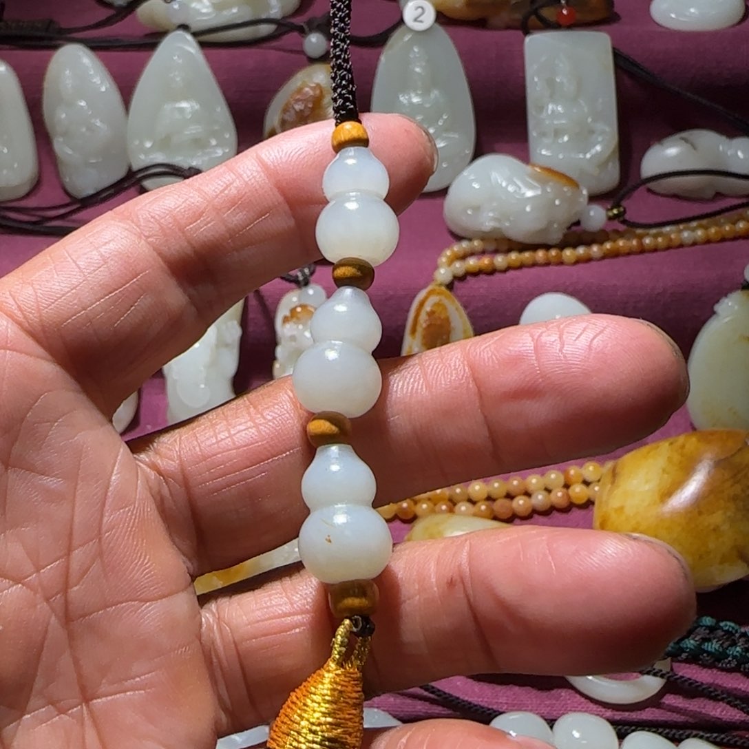 和田玉颈饰未镶嵌