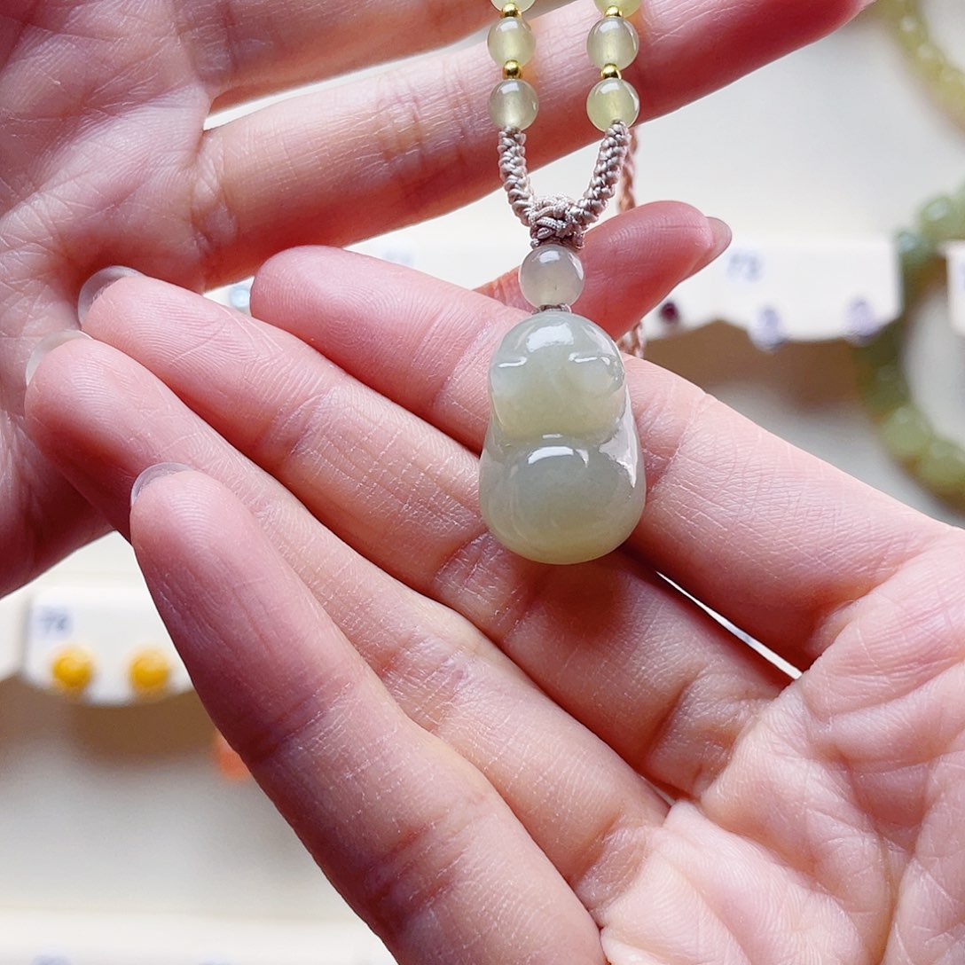 和田玉未镶嵌吊坠(赠链)