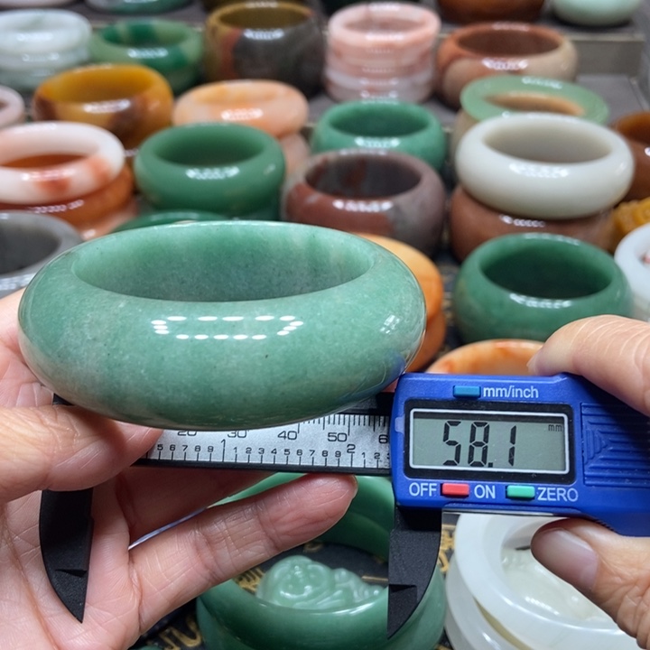 石英质玉未镶嵌手镯