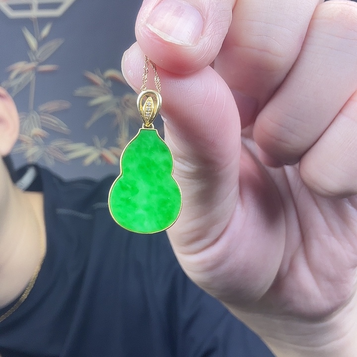 翡翠吊坠(赠链)18K金镶嵌特价 情人节快乐