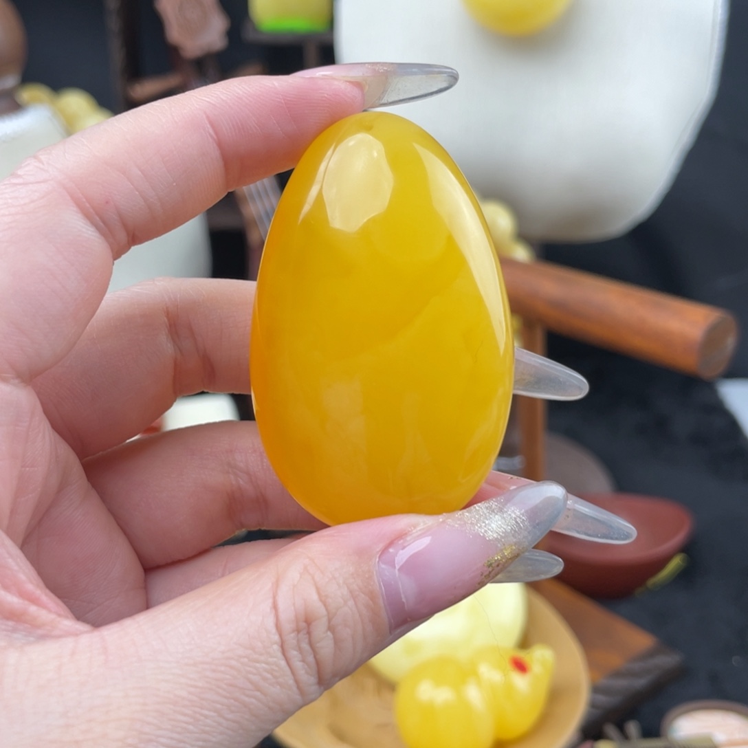 琥珀未镶嵌裸石焦皮鸡油红水滴