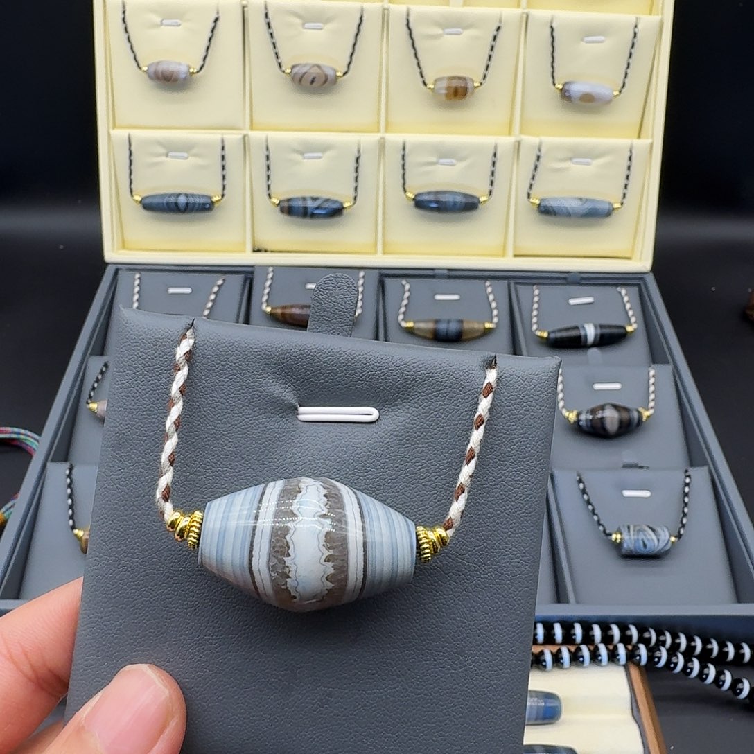 老***M玛瑙/玉髓未镶嵌颈饰